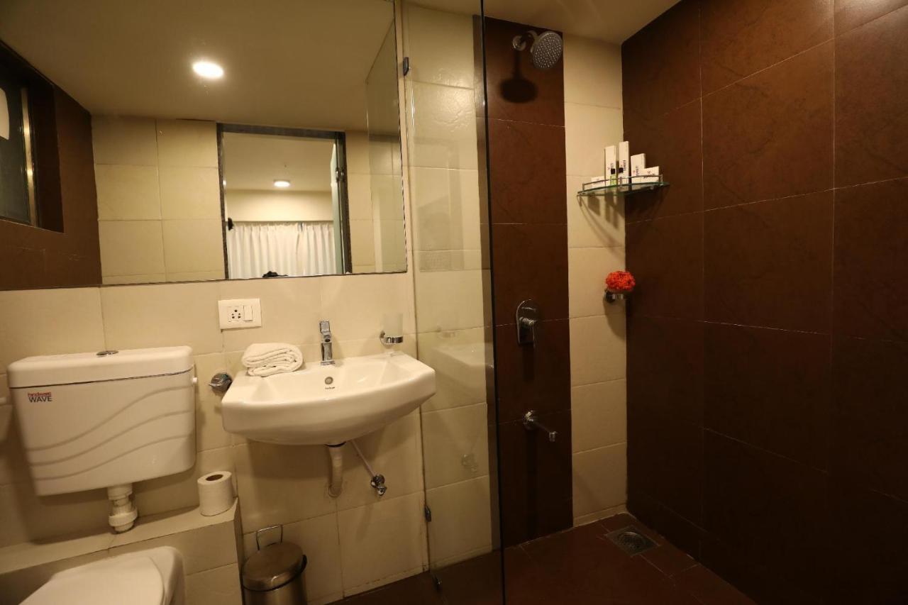 Honest Homes At Rajhans Belliza, Appartment Units Surat Bagian luar foto